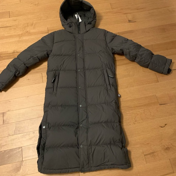 Aritzia Jackets & Blazers - NWT - Aritzia Super Puff (flint green)